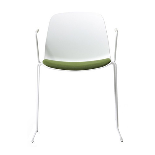 Front view of a white Kire sled armchair with a green upholstered seat pad. The frame is lacquered metal, the seat and back are polypropylene.