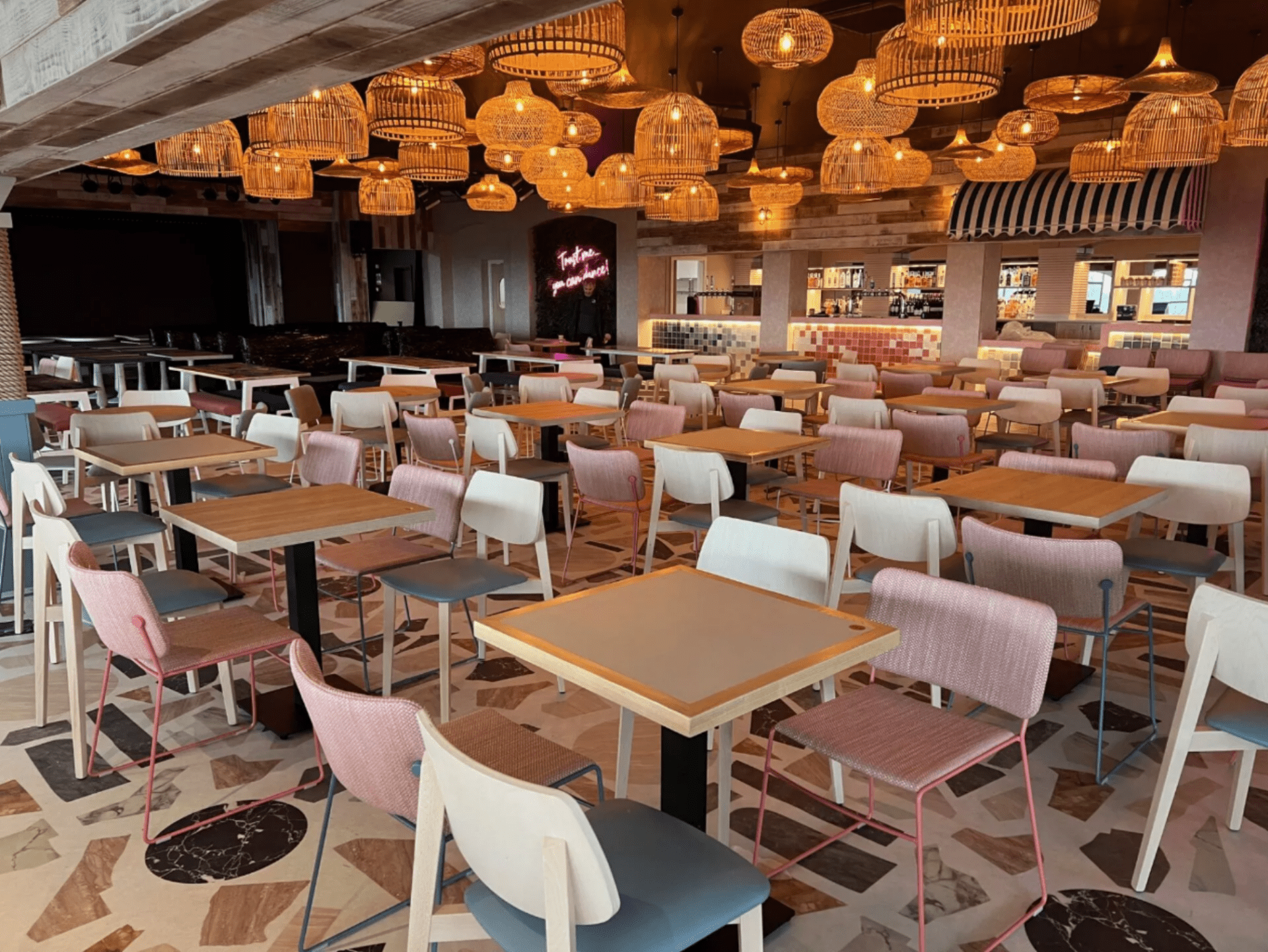 How to Choose Durable Restaurant Furniture That Lasts