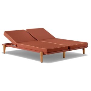 Fibra Double Sun Lounger with rust-colored upholstered cushions, teak wood legs, and a sleek modern metal frame.