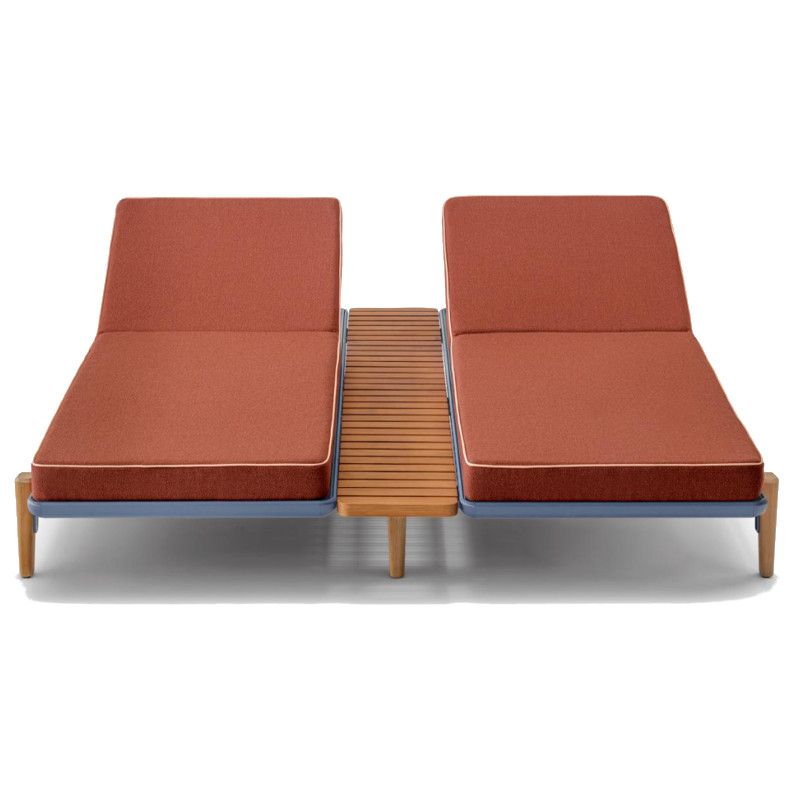 Fibra XL double sun lounger with terracotta upholstery, light blue metal frame, and a central slatted wooden table.